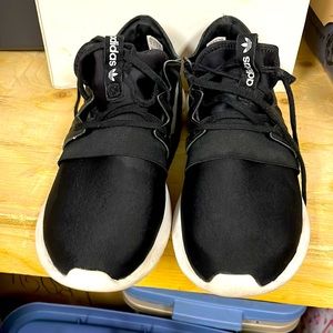 Women’s adidas running shoe size 10 cleaned and ready to go
